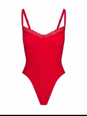 NWOT Skims Seamless Sculpt Lace
Thong Bodysuit XS